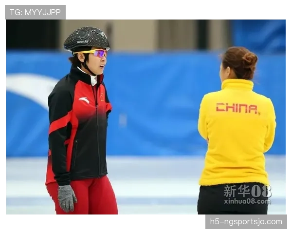 王濛在家切个西瓜都像在冰场压步