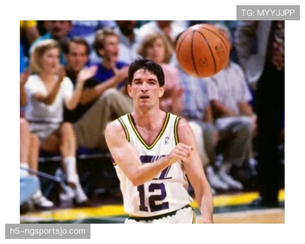 斯托克顿无球跑动拉开空间助马龙提升关键三分效率